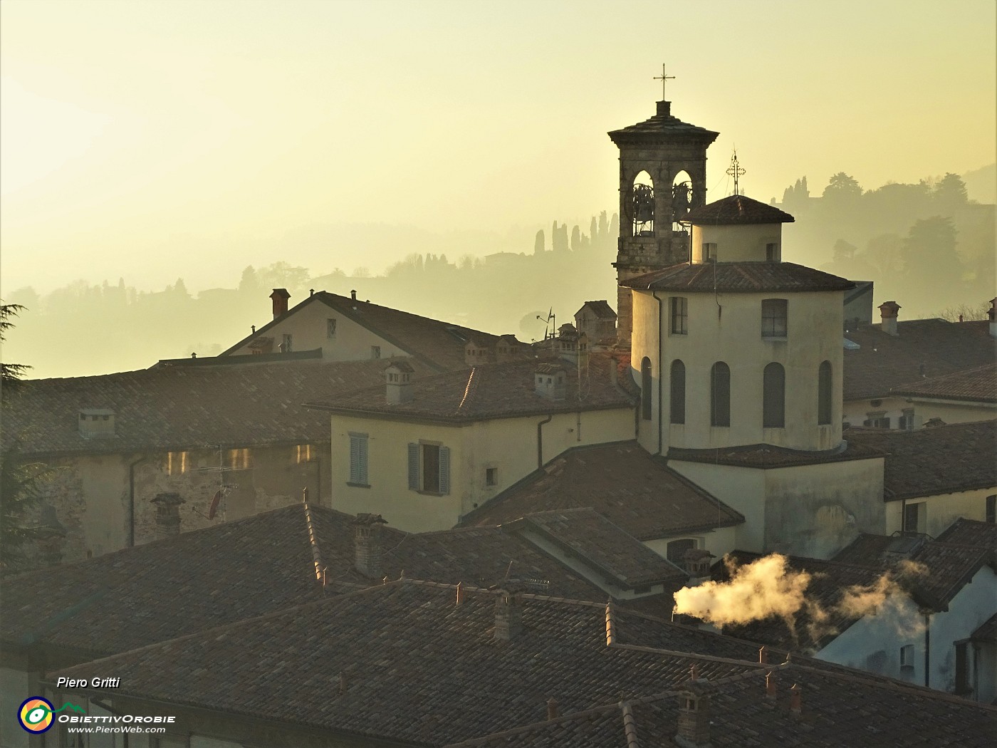 46 Dalla Torre Civica zoom sulla chiesa di Santa Grata.JPG